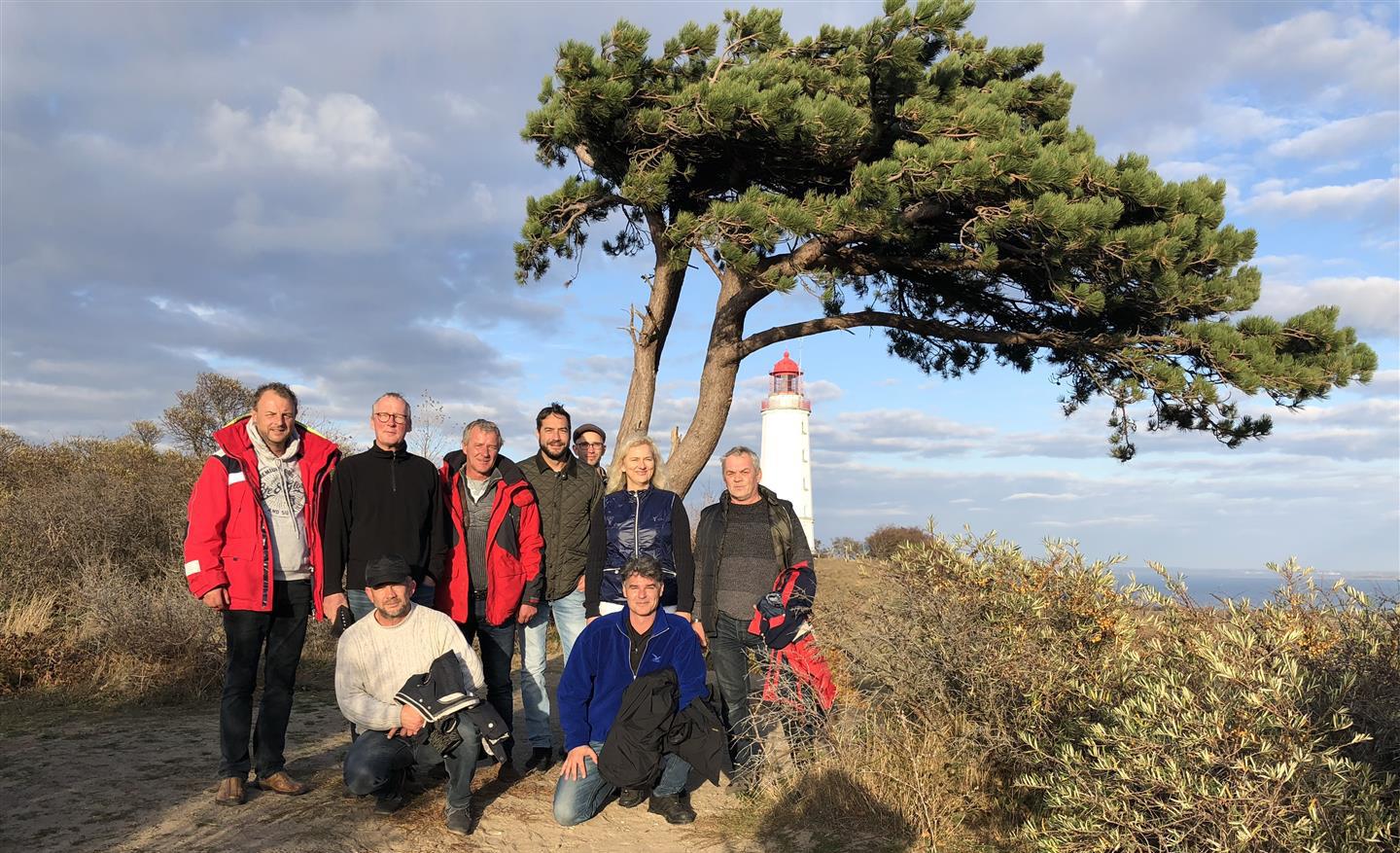 Crew der Ottilia nach dem Segeln auf der Ostsee am Dornbusch auf Hiddensee