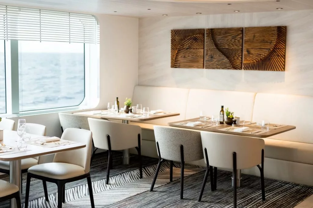 0O5A2497 EU051223 restaurant gastronomique tables dumont durville julien fabro - Ocean Cruise: Walvis Bay to Dakar
