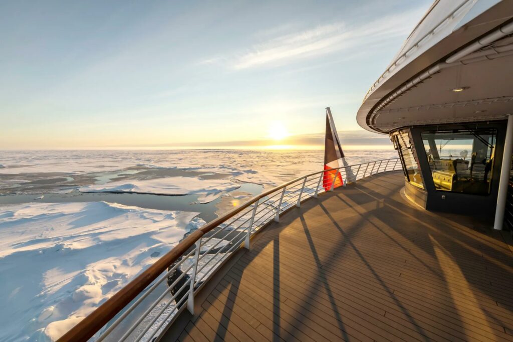 Le Commandant Charcot by Ponant - sunset over the ice seen from deck