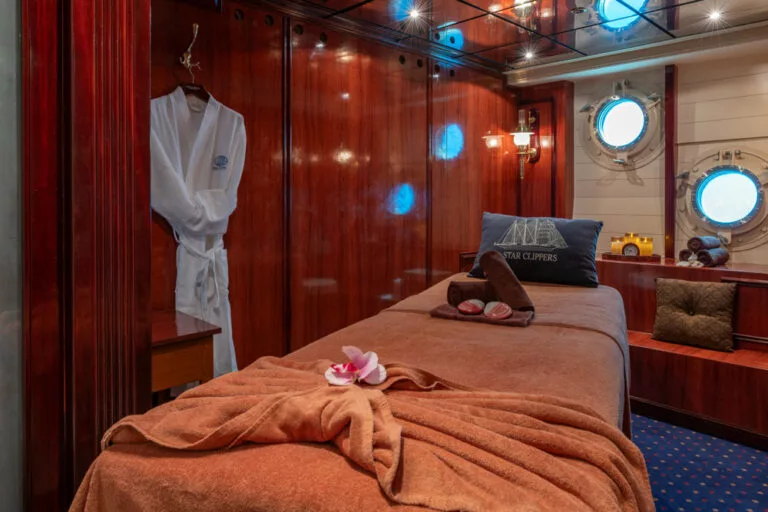 Royal Clipper 18