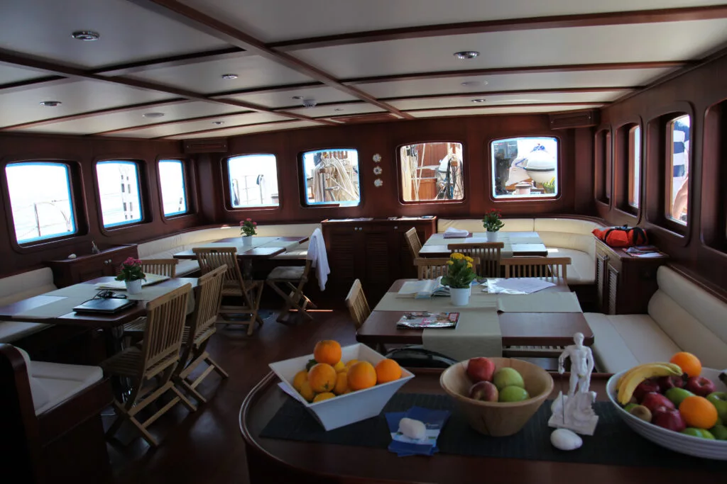 Chronos_Salon - Naples to Sardinia: Yacht Sailing with the Chronos