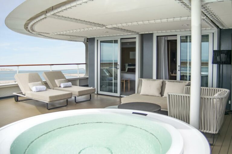 DSC 8135 Bellot 534 Suite Armateur Jacuzzi Mai2021 TamarSarkissian