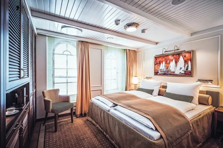 Sea Cloud Spirit 25