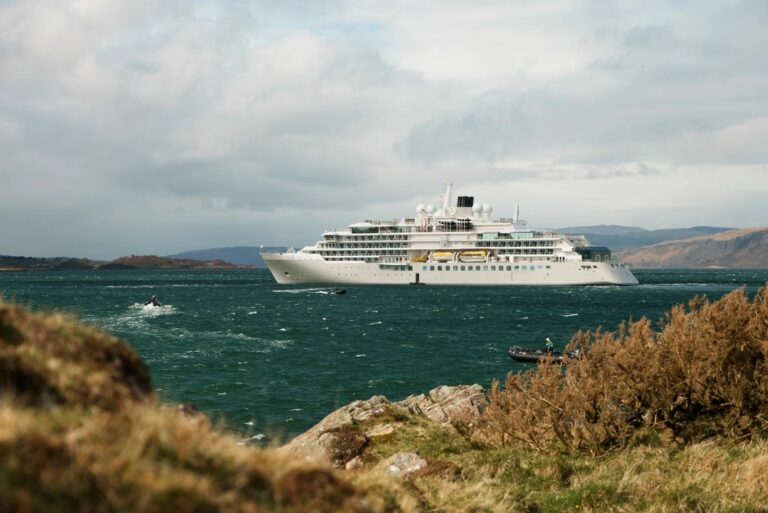 Silver Endeavour - Exterior