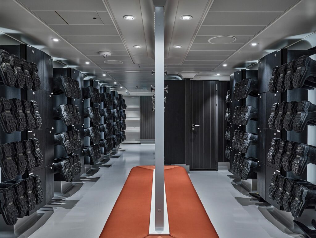 Silver Endeavour - Mud Room (Expeditionsausrüstung)