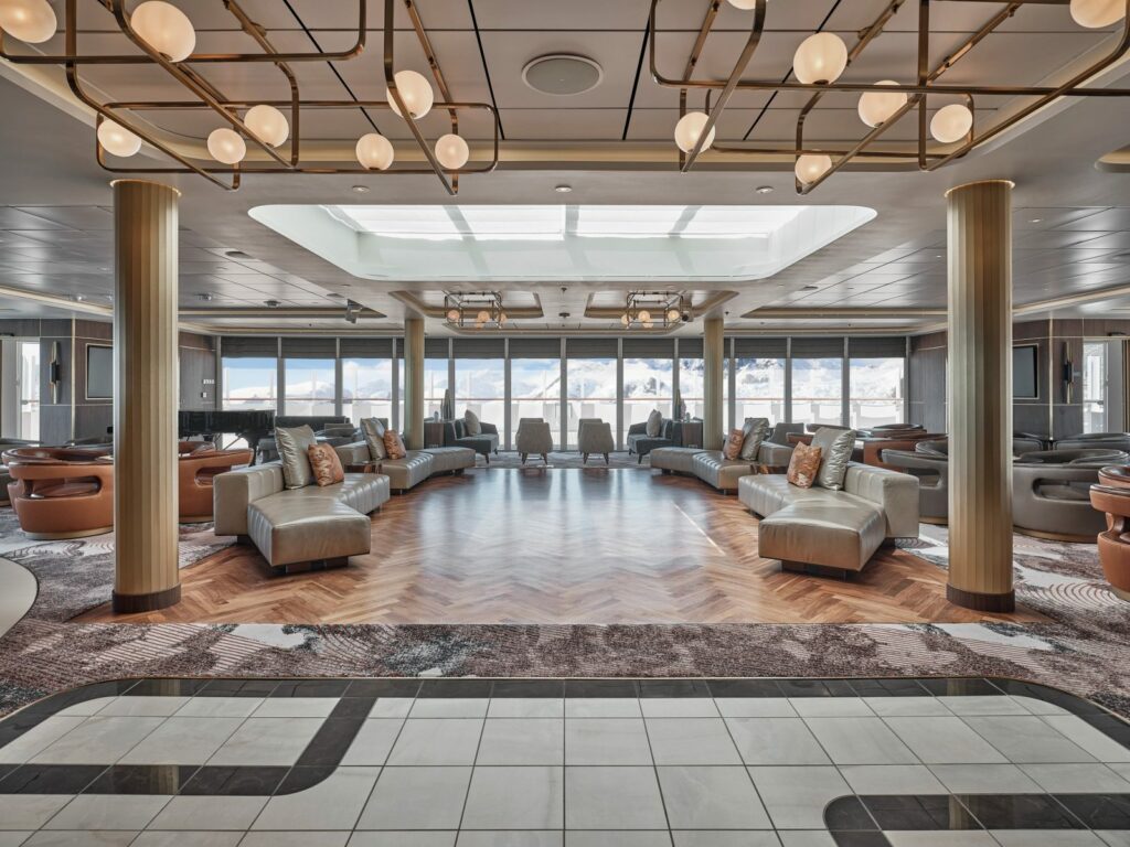 Silver Endeavour - Observation Lounge