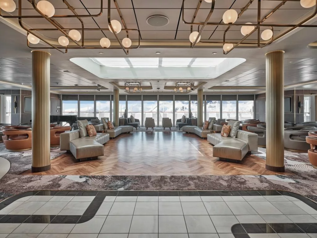 Silver Endeavour - Observation Lounge