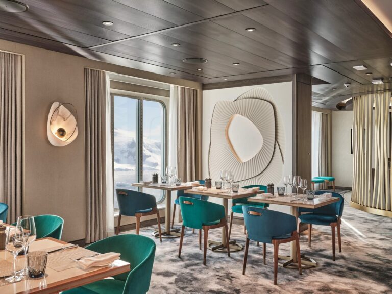 Silver Endeavour - The Restaurant