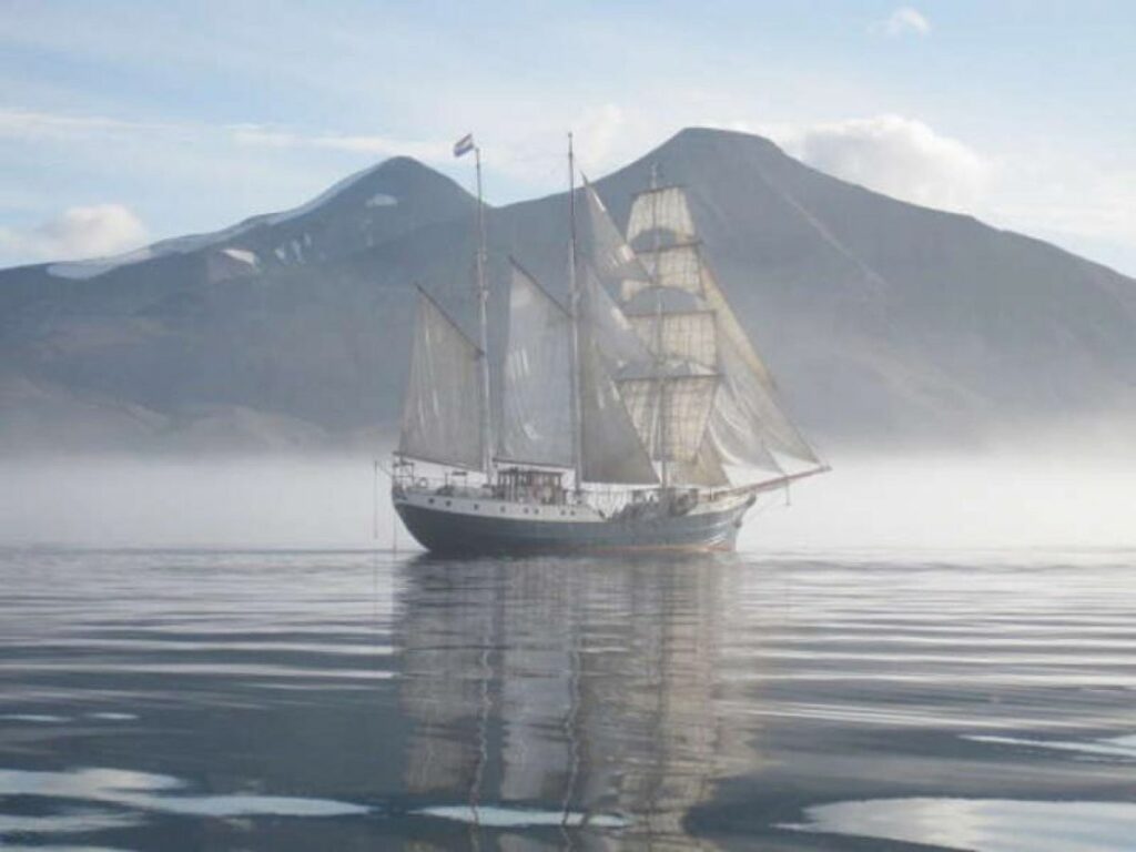 antigua-antigua-spitzbergen.jpg - Segeln in den Lofoten 1