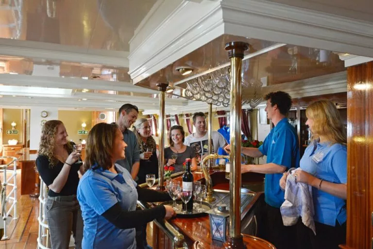 atlantis-atlantis-bar.jpg