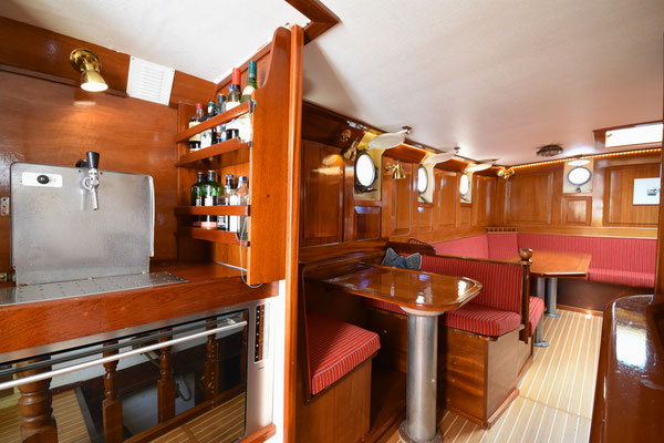 Meander – Bar und Salon - Wale & Nordlichter