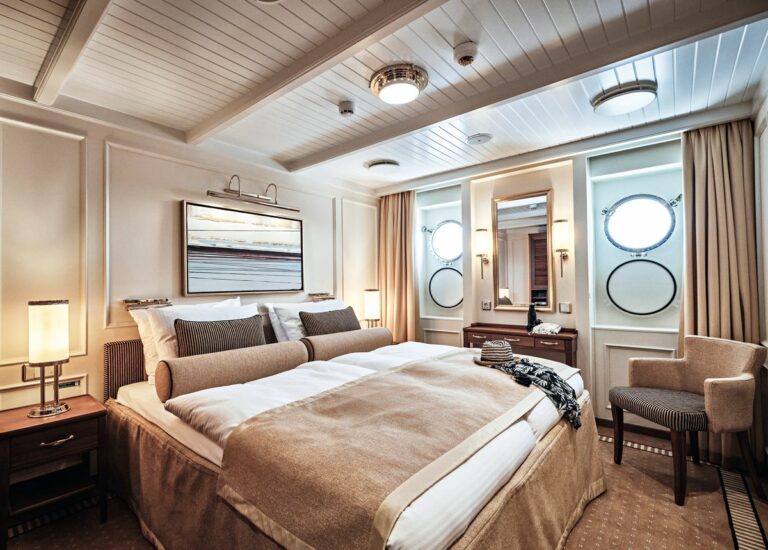 Sea Cloud Spirit 30