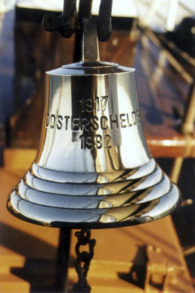 Schiffsglocke der Oosterschelde