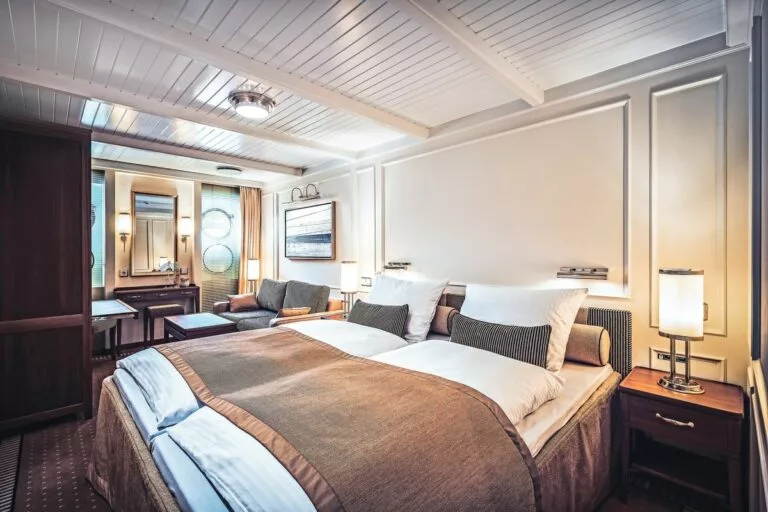 Sea Cloud Spirit 22