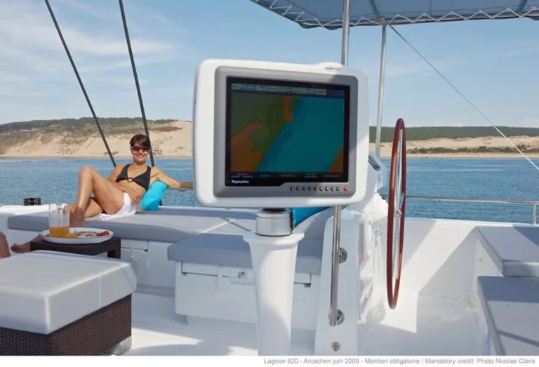 Lagoon 620 - Cockpit