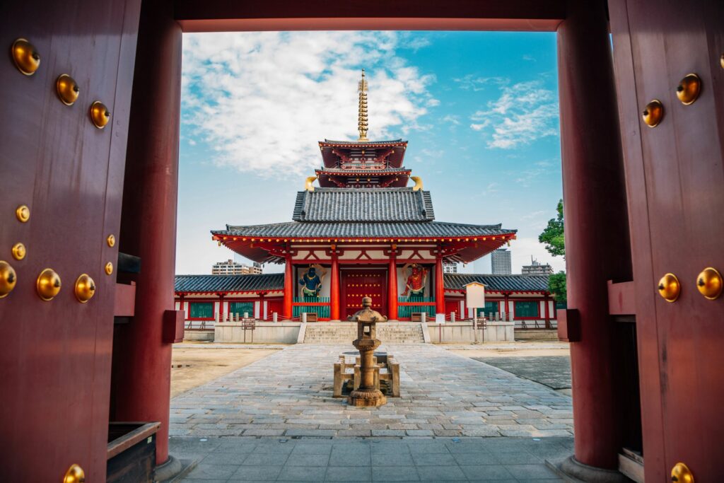 Japanischer Tempel mit Pagode, Sinnbild für eine Asien-Kreuzfahrt