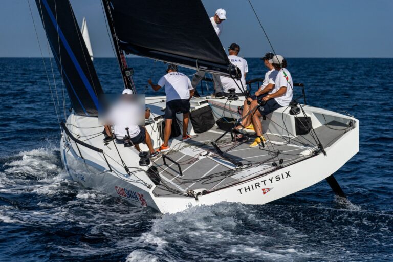 Crew an Bord der Club Swan 36 am Wind