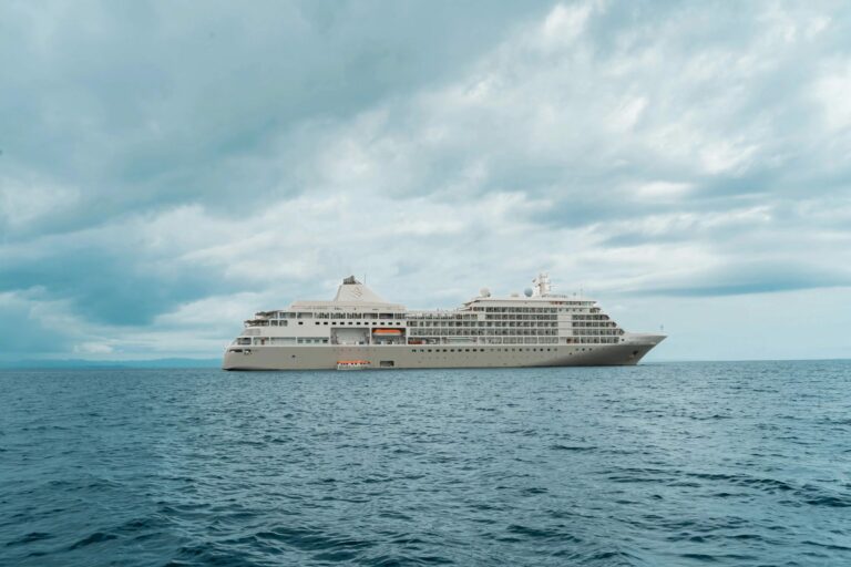 Luxus-Kreuzfahrtschiff Silver Shadow von Silversea auf See