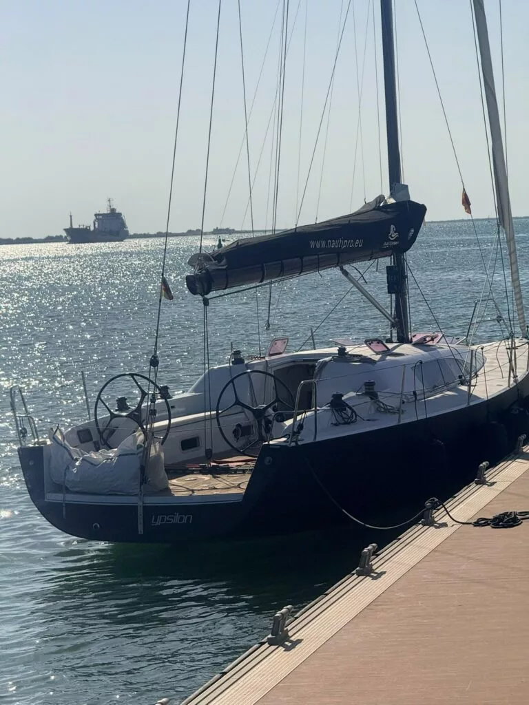 Cockpit der Segelyacht Starkel 41 mit Doppelsteuerrad