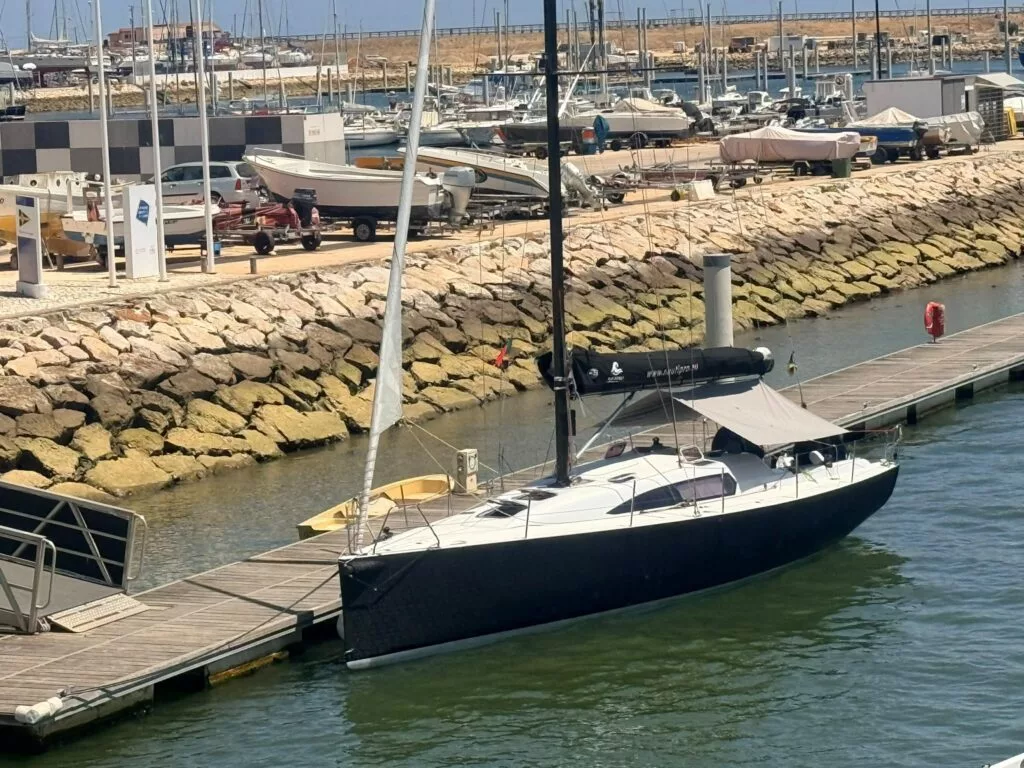 Segelyacht Starkel 41 am Steg im Hafen