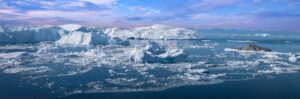 Grönland – Treibende Eisberge