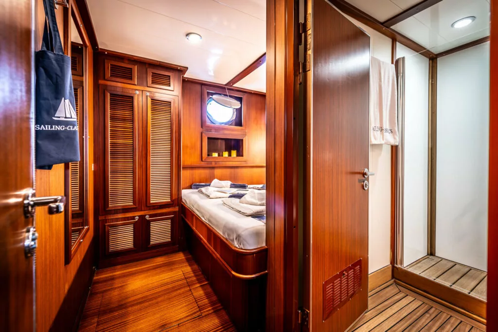 Cabin aboard the Chronos
