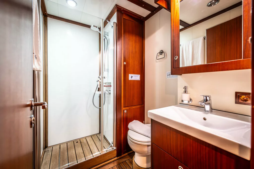 Cabin aboard the Chronos