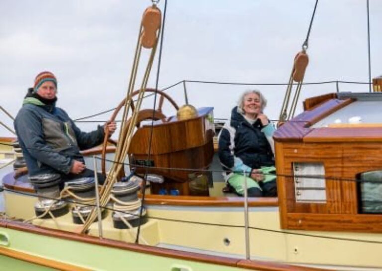 Crew am Steuerstand der Quadra