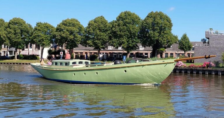 Zweimastschoner Quadra im Hafen von Franeker