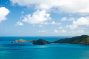 Blick über die türkisfarbene See der British Virgin Islands