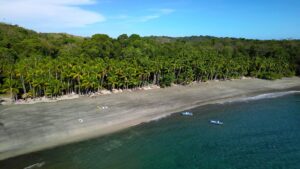 Unberührter Strand der Isla Parida im Golfo de Chiriqui, Panama