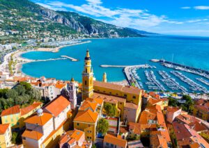 Menton - Altstadt mit Basilika Saint-Michel und Yachthafen