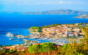Palau, Sardinien: Hafen mit Blick auf den La-Maddalena-Archipel