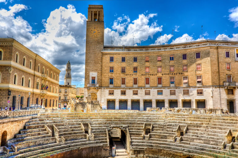 Piazza Sant'Oronzo mit römischem Amphitheater in Lecce