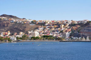 San Sebastián de La Gomera - bunte Hafenstadt am Hang über der Bucht auf La Gomera, Kanarische Inseln