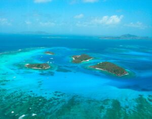 Tobago Cays - Luftaufnahme der Lagune mit Riff und Yachten