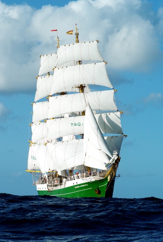 Alexander von Humboldt II unter vollen Segeln