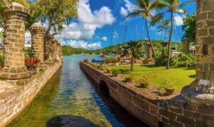 Historische Dockyard-Pfeiler am Kanal im English Harbour auf Antigua