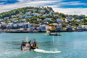 Faehre auf dem River Dart bei Dartmouth, Devon