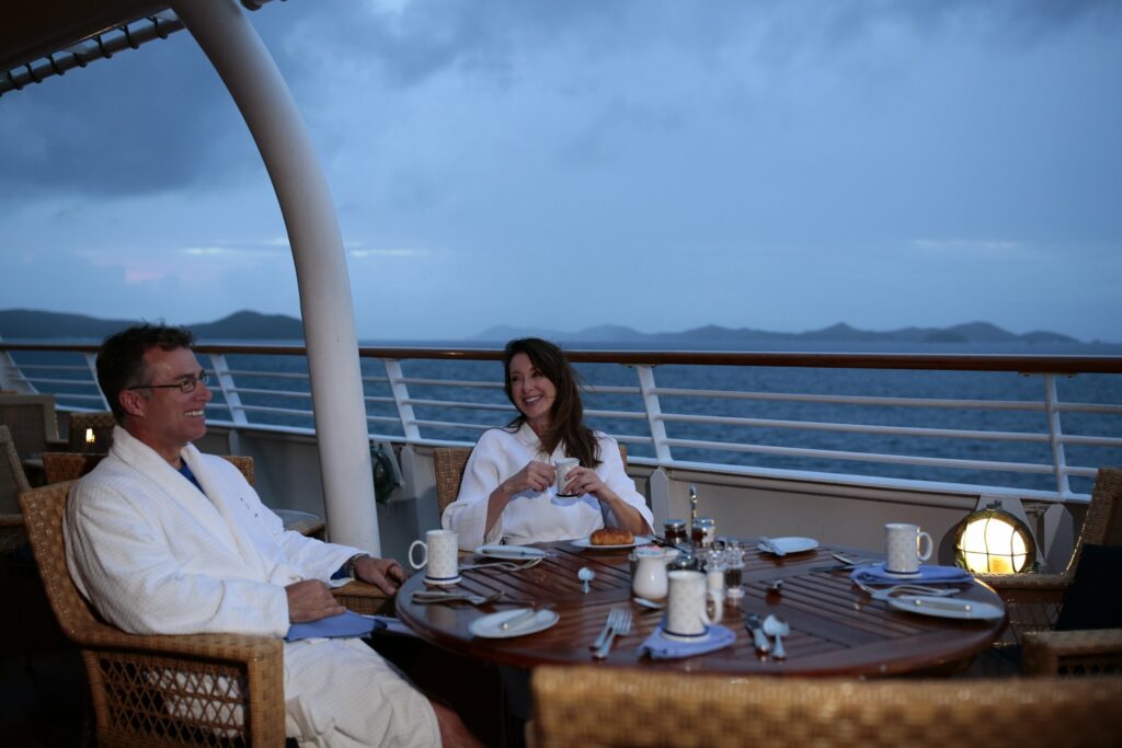 Abendessen an Deck im Sea-Cloud-Stil